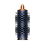 Круглая щетка-брашинг. Длинные тонкие щетинки направляют воздух глубоко в волосы, придавая им объем по мере высыхания