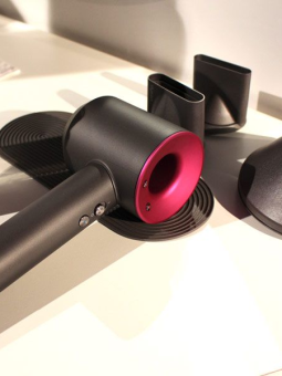 Преимущества использования Фена Dyson: удобство, многофункциональность и тихая работа