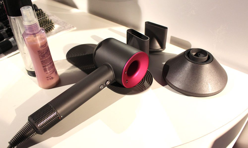 Преимущества использования Фена Dyson: удобство, многофункциональность и тихая работа