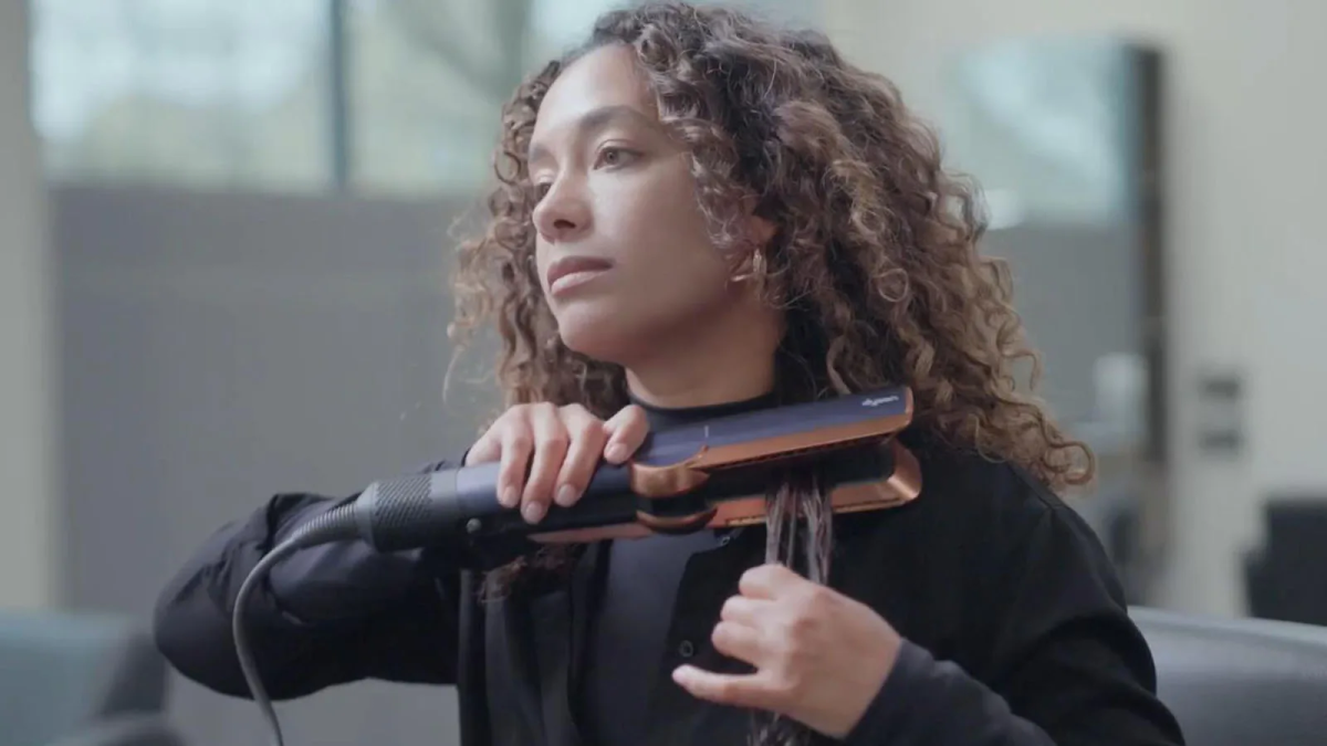 Новинка 2023 года - Dyson Airstrait